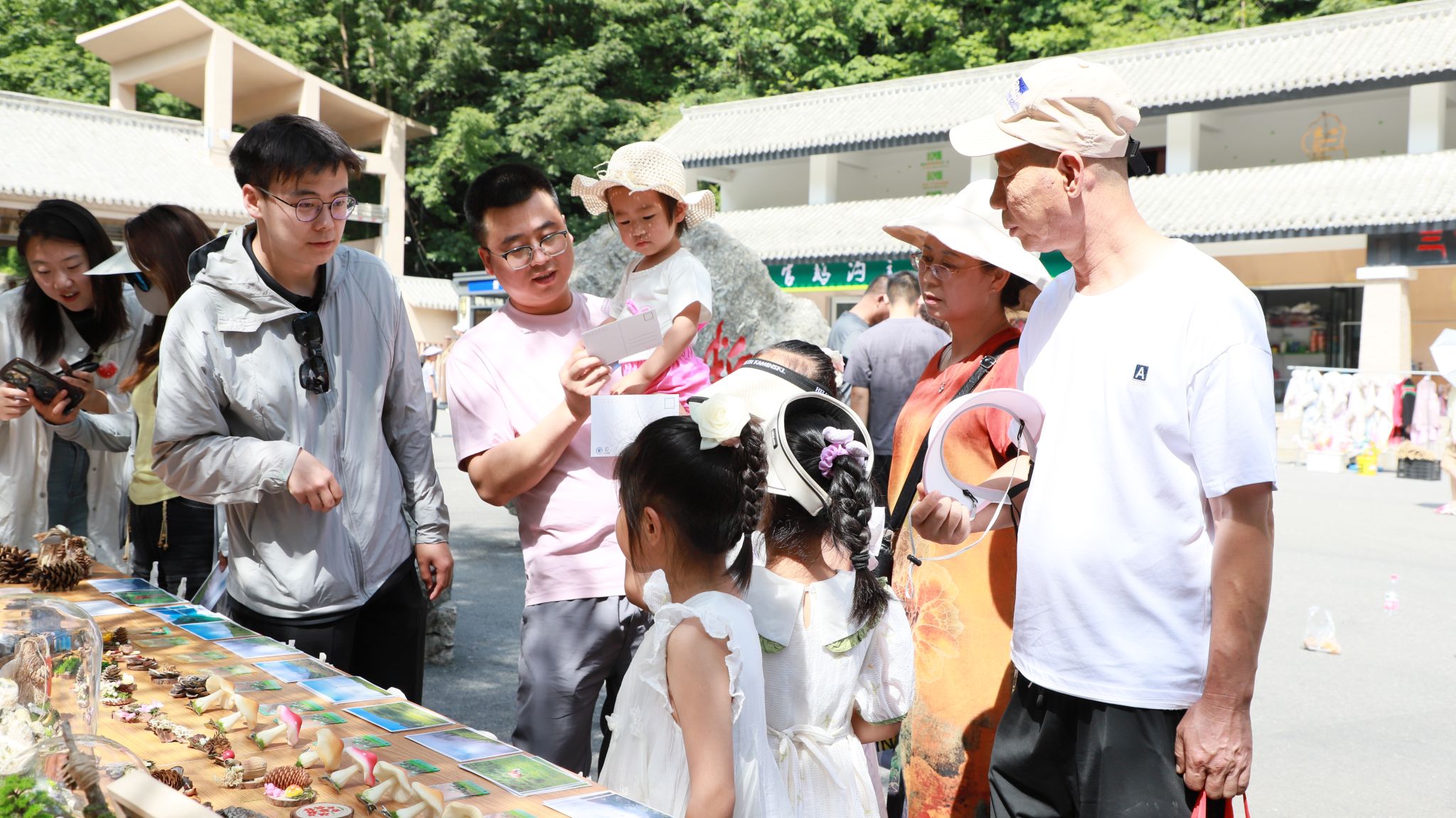 ” 天津大学师生手工创意助力地方产业发展AG旗舰厅app“小手工”玩出“大名堂(图1)