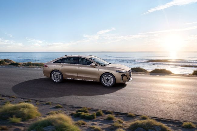 H华北区重磅上市限时美好价858万元起AG旗舰厅【津津有车】荣威M7 DM(图7) H华北区重磅上市限时美好价858万元起AG旗舰厅【津津有车】荣威M7 DM(图7)