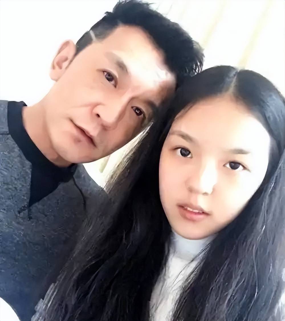 后23岁的女儿就走上一条“不归路”AG旗舰厅李咏也没想到自己离世7年(图2)