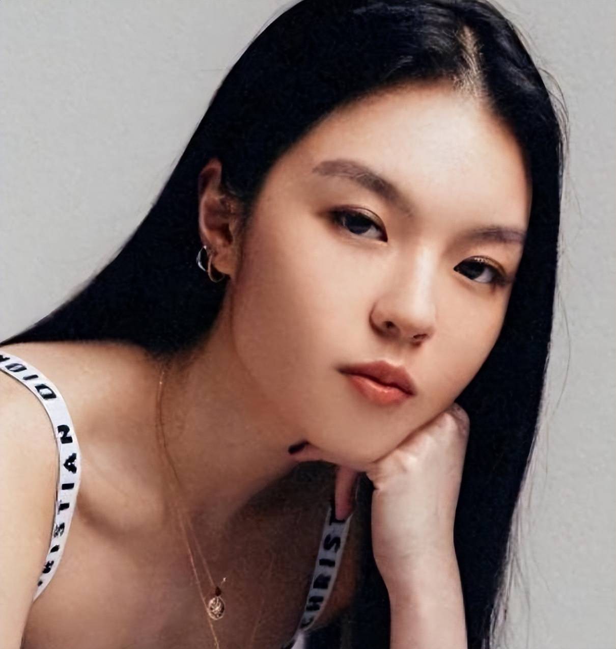 后23岁的女儿就走上一条“不归路”AG旗舰厅李咏也没想到自己离世7年(图4)